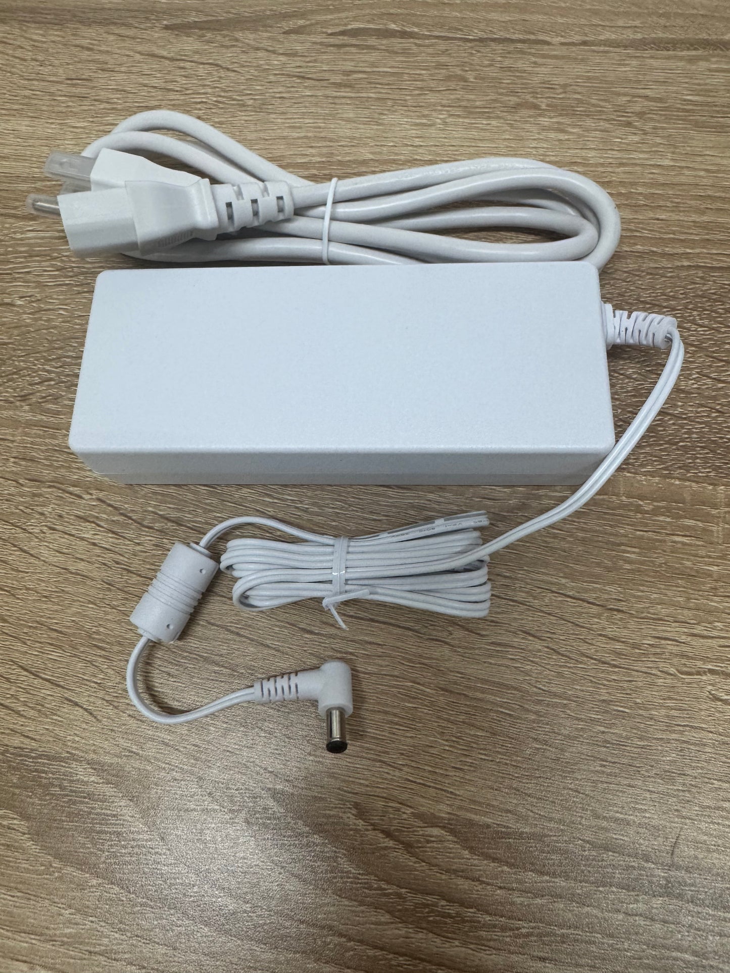 Power Cord (24" & 32" screens)